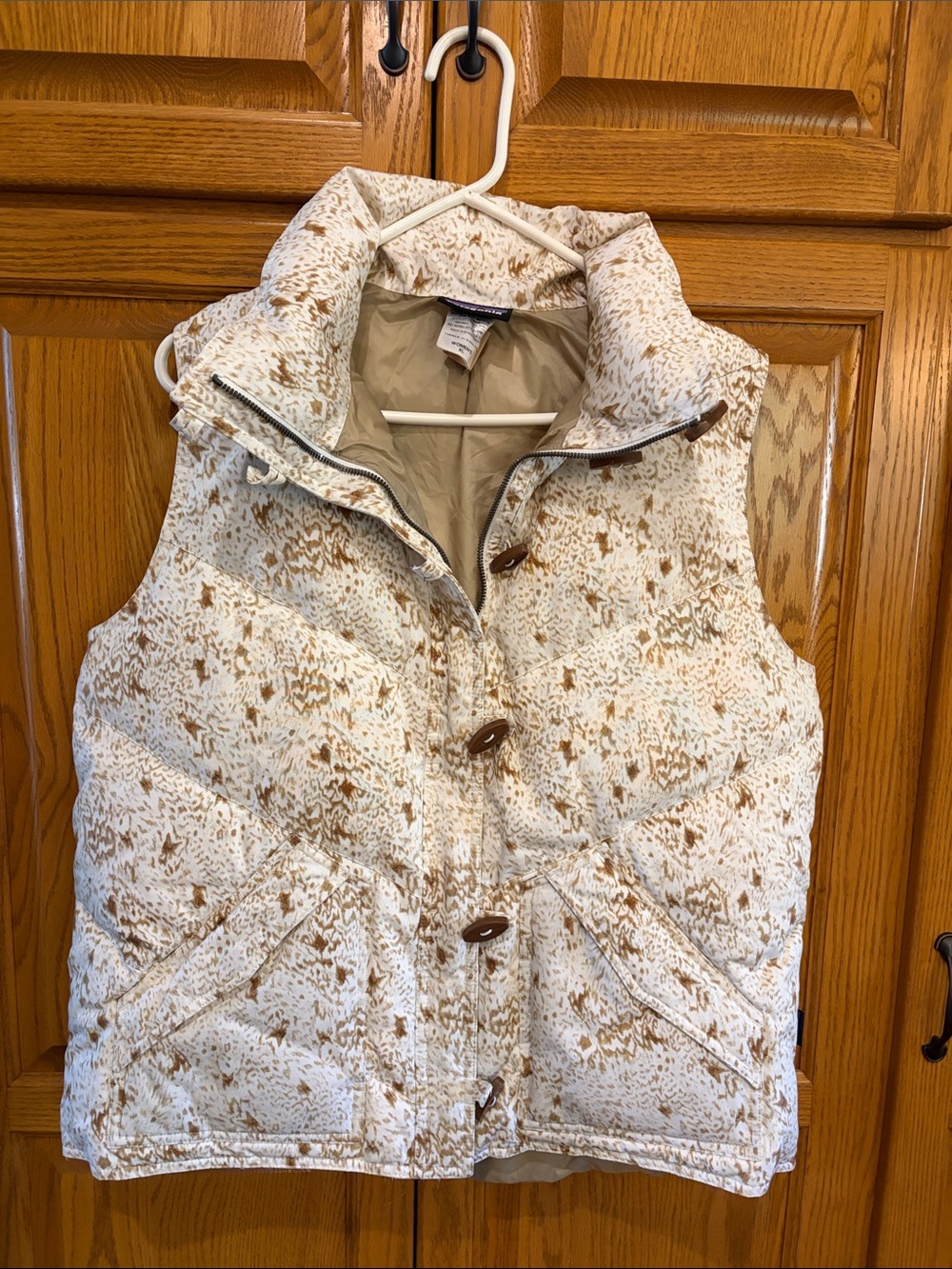 Patagonia Cream & Tan Quilted Puffer Vest - Women's Sleeveless Jacket